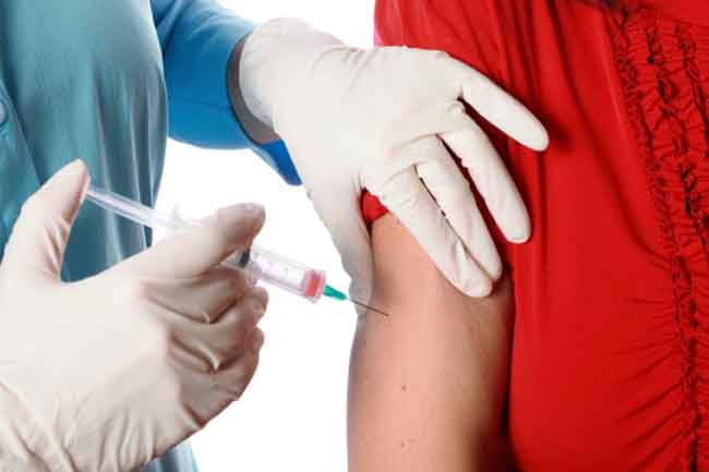 फ्लू से बचने के लिए वैक्सीनेशन काफी है